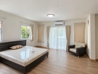 Casa en alquiler de 2 habitaciones en Thawi Watthana, Bangkok