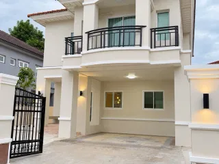 Casa en alquiler de 2 habitaciones en Thawi Watthana, Bangkok