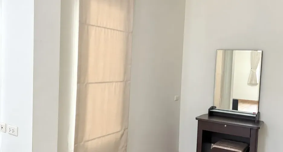 Casa en alquiler de 2 habitaciones en Thawi Watthana, Bangkok