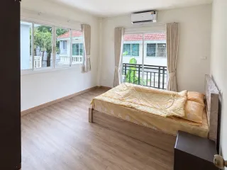 Casa en alquiler de 2 habitaciones en Thawi Watthana, Bangkok