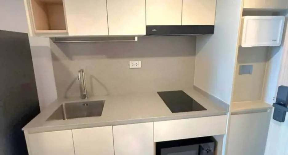 Wohnung zur Miete mit 1 Zimmer in Bang Rak, Bangkok