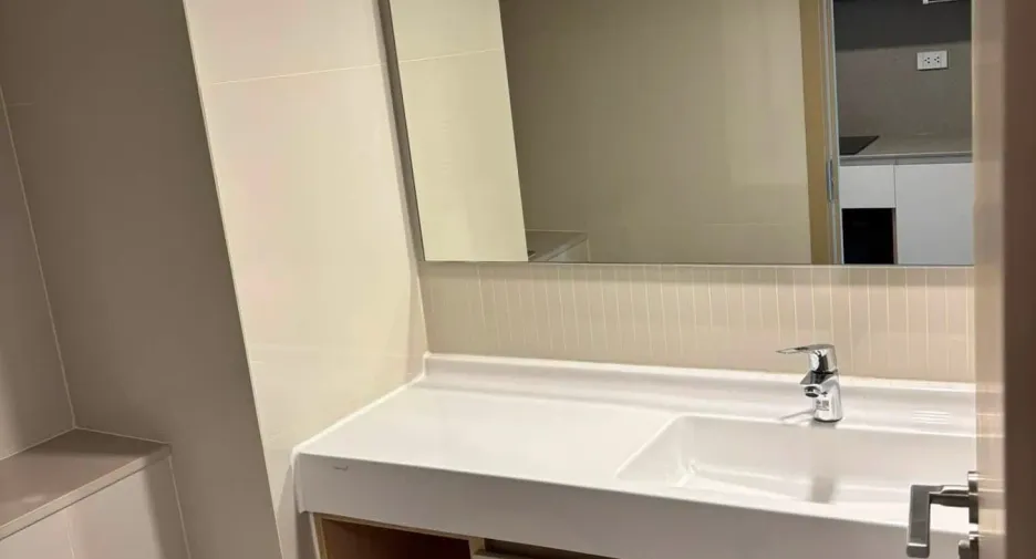 Wohnung zur Miete mit 1 Zimmer in Bang Rak, Bangkok