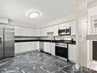 Condo en alquiler de 3 habitaciones en Khlong San, Bangkok