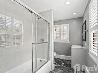 Condo en alquiler de 3 habitaciones en Khlong San, Bangkok