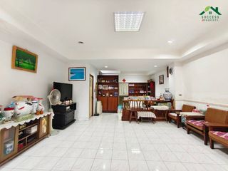Reihenhaus zum Kauf mit 2 Zimmer in Mueang Samut Prakan, Samut Prakan