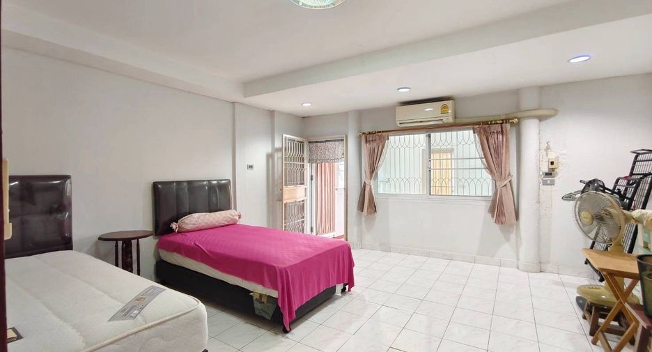 Reihenhaus zum Kauf mit 2 Zimmer in Mueang Samut Prakan, Samut Prakan