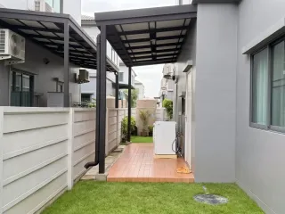 Haus zum Kauf und zur Miete mit 4 Zimmer in Lat Krabang, Bangkok