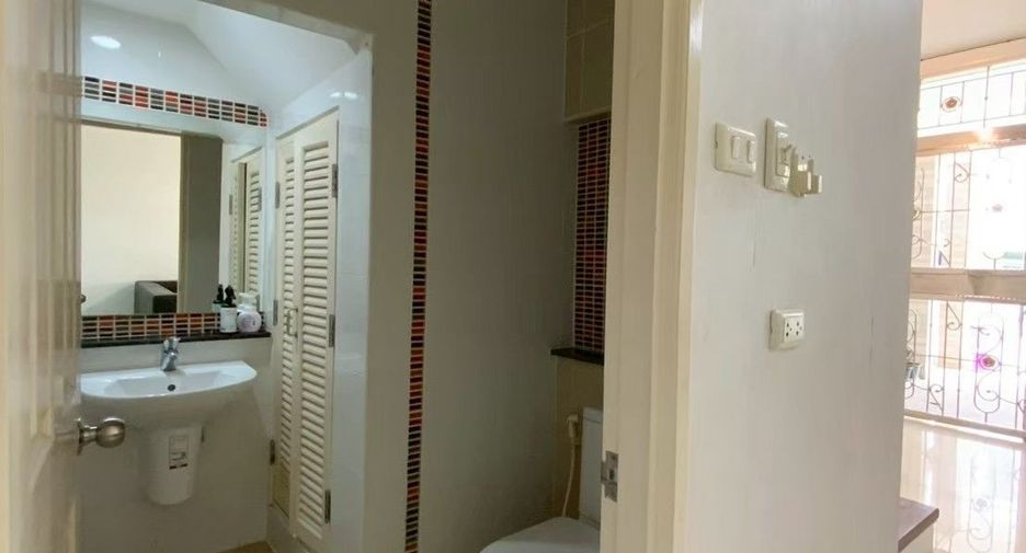 Reihenhaus zur Miete und zum Kauf mit 3 Zimmer in Bangkok Yai, Bangkok