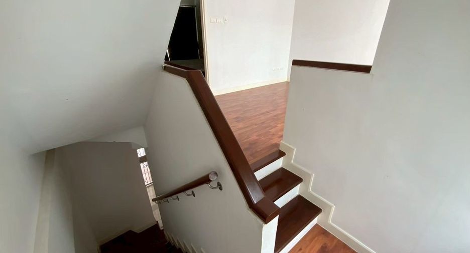 Reihenhaus zur Miete und zum Kauf mit 3 Zimmer in Bangkok Yai, Bangkok