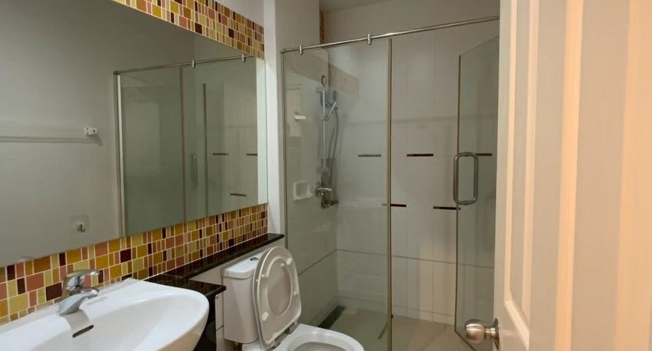 Reihenhaus zur Miete und zum Kauf mit 3 Zimmer in Bangkok Yai, Bangkok