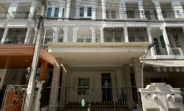 Reihenhaus zur Miete und zum Kauf mit 3 Zimmer in Bangkok Yai, Bangkok