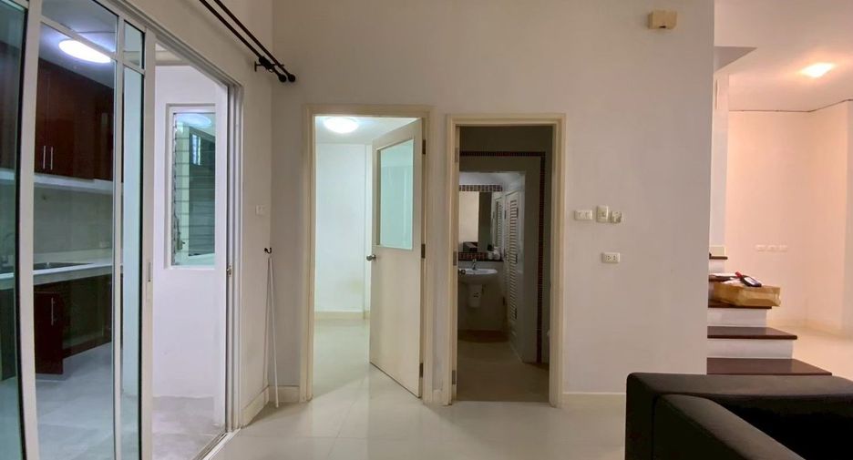 Reihenhaus zur Miete und zum Kauf mit 3 Zimmer in Bangkok Yai, Bangkok
