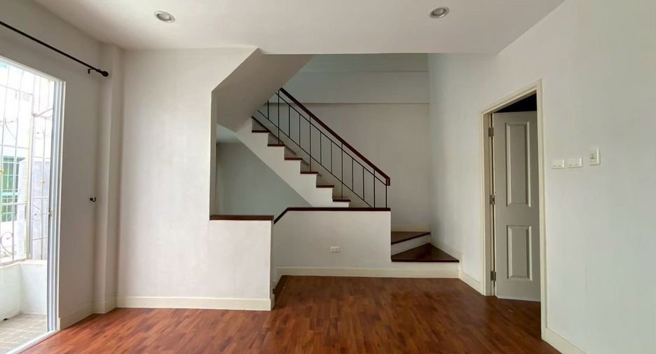 Reihenhaus zur Miete und zum Kauf mit 3 Zimmer in Bangkok Yai, Bangkok