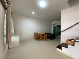Reihenhaus zur Miete und zum Kauf mit 3 Zimmer in Bangkok Yai, Bangkok