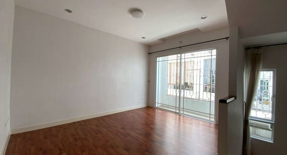 Reihenhaus zur Miete und zum Kauf mit 3 Zimmer in Bangkok Yai, Bangkok