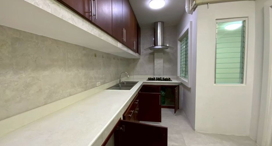 Reihenhaus zur Miete und zum Kauf mit 3 Zimmer in Bangkok Yai, Bangkok