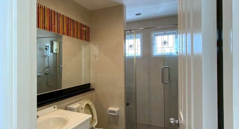 Reihenhaus zur Miete und zum Kauf mit 3 Zimmer in Bangkok Yai, Bangkok