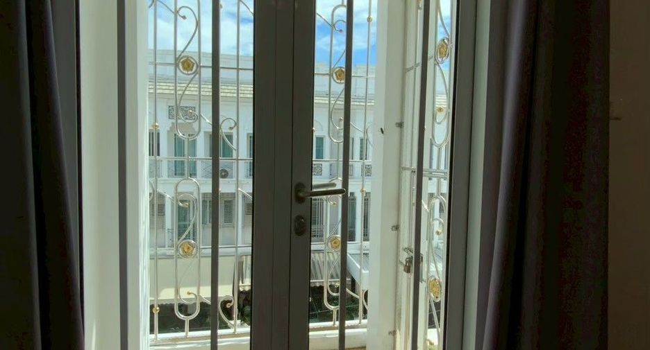 Reihenhaus zur Miete und zum Kauf mit 3 Zimmer in Bangkok Yai, Bangkok