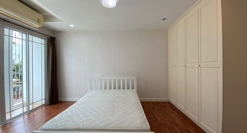 Reihenhaus zur Miete und zum Kauf mit 3 Zimmer in Bangkok Yai, Bangkok