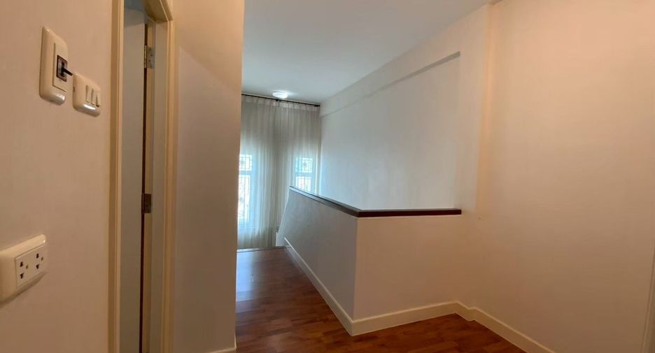 Reihenhaus zur Miete und zum Kauf mit 3 Zimmer in Bangkok Yai, Bangkok