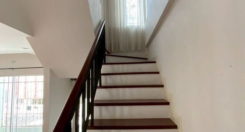 Reihenhaus zur Miete und zum Kauf mit 3 Zimmer in Bangkok Yai, Bangkok