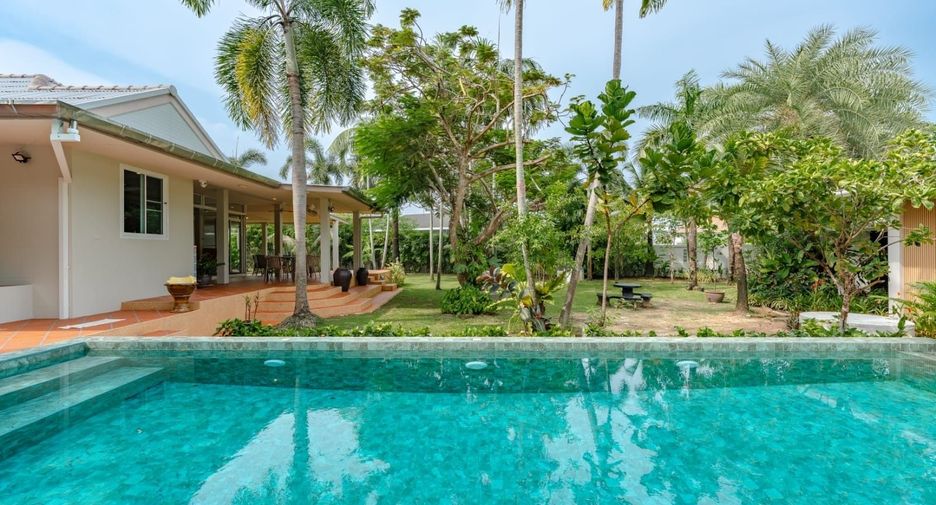 For sale and for rent 4 bedrooms villa in Mueang Phuket, Phuket