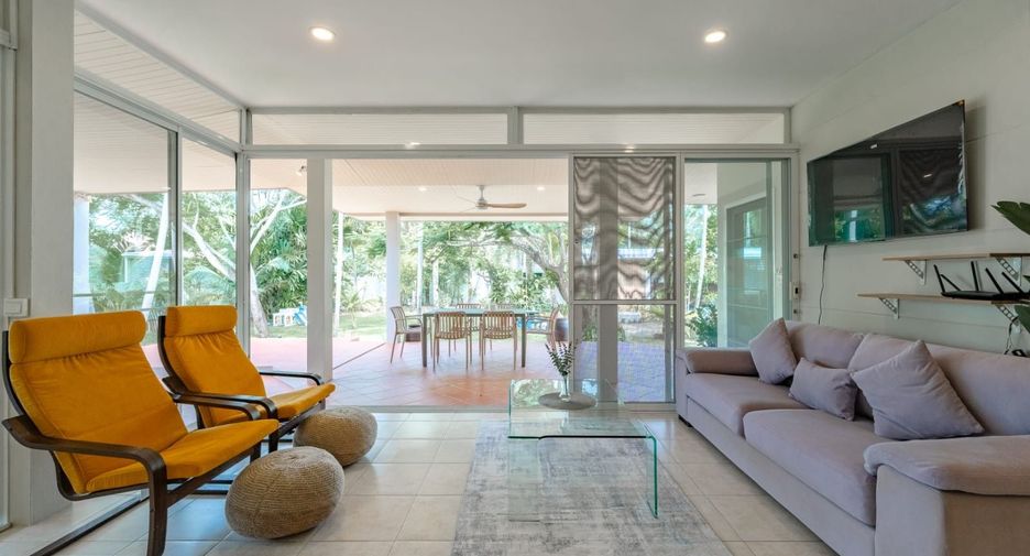 For sale and for rent 4 bedrooms villa in Mueang Phuket, Phuket