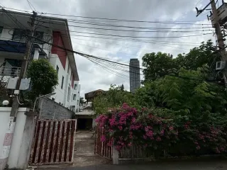 Casa en alquiler de 2 habitaciones en Watthana, Bangkok