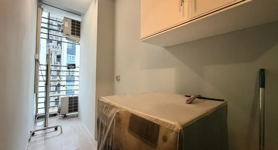 For sale 2 bedrooms condo in Huai Khwang, Bangkok
