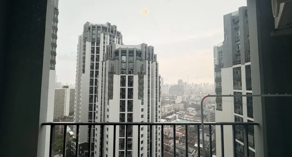 For sale 2 bedrooms condo in Huai Khwang, Bangkok