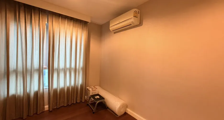 For sale 2 bedrooms condo in Huai Khwang, Bangkok