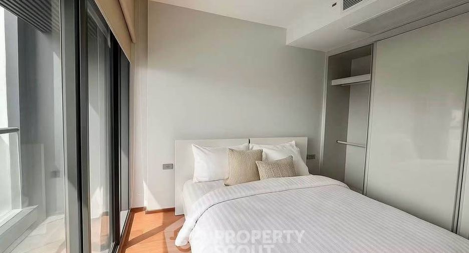 For sale 3 bedrooms condo in Khlong Toei, Bangkok