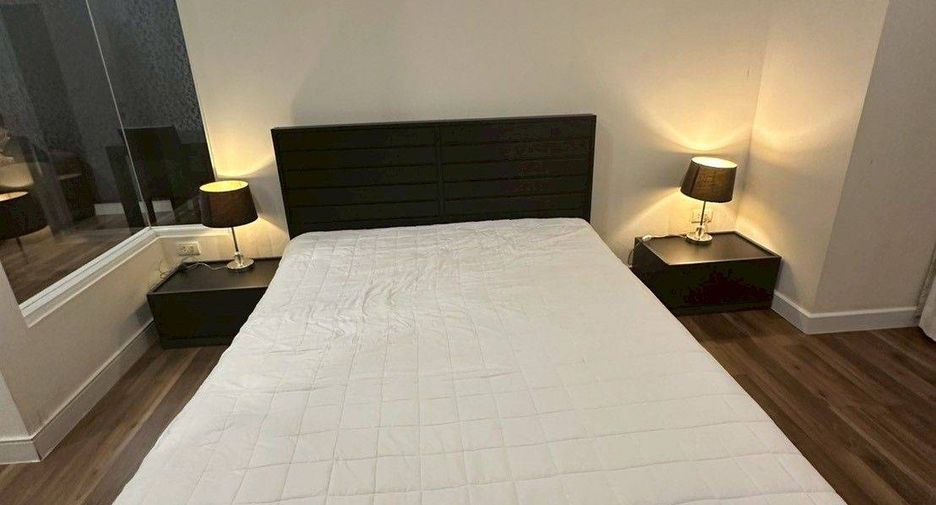 À louer 1 chambre condo à Phra Khanong, Bangkok