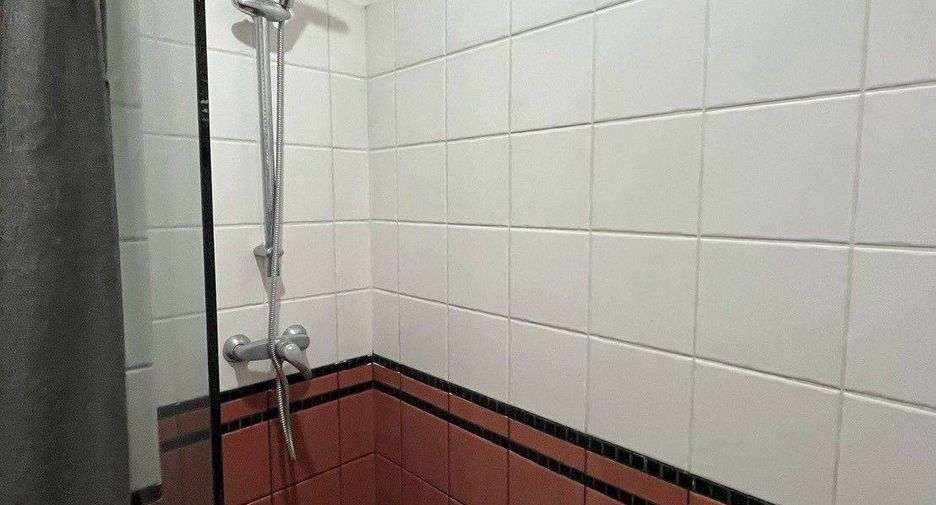 For rent 3 bedrooms apartment in Watthana, Bangkok