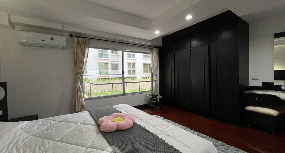 For rent 3 bedrooms apartment in Watthana, Bangkok