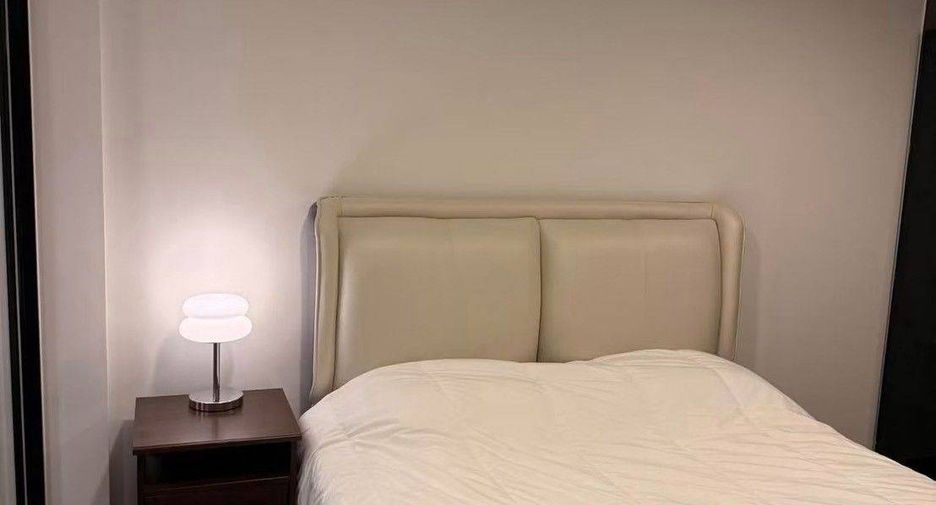 For rent 2 bedrooms condo in Bang Rak, Bangkok