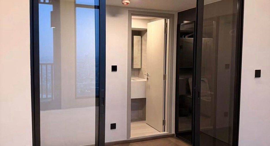 For rent 2 bedrooms condo in Bang Rak, Bangkok