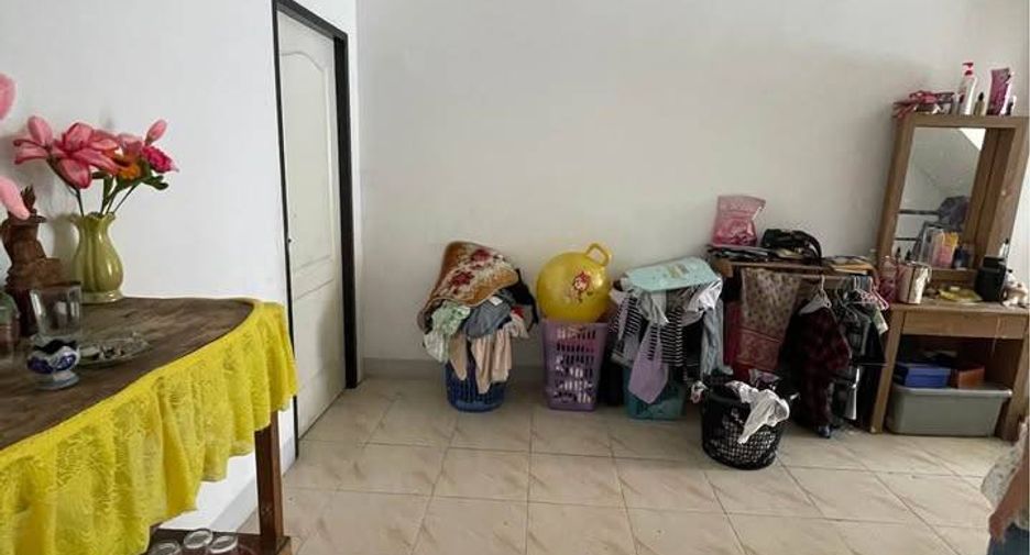 Casa adosada en alquiler de 6 habitaciones en Ban Bueng, Chonburi
