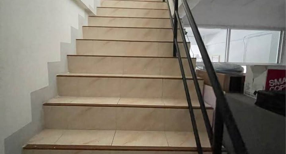 Casa adosada en alquiler de 6 habitaciones en Ban Bueng, Chonburi