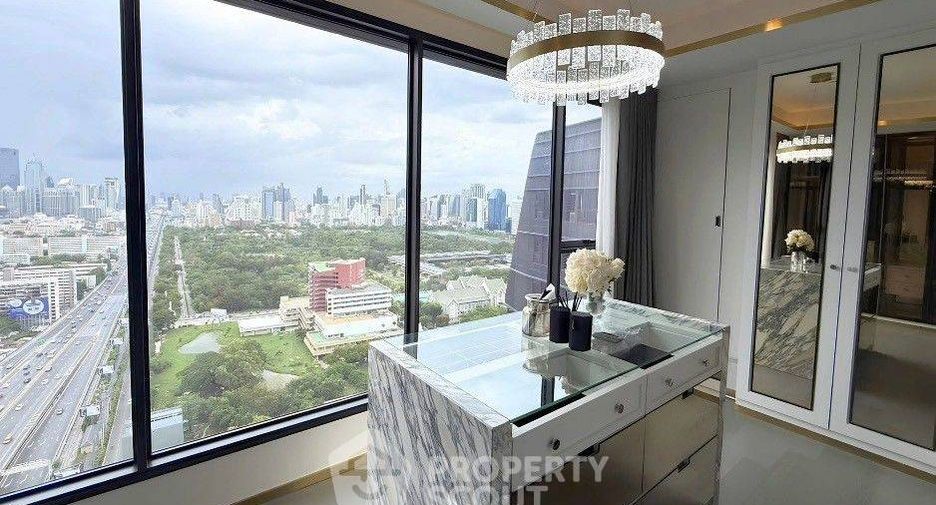 For rent 3 bedrooms condo in Khlong Toei, Bangkok