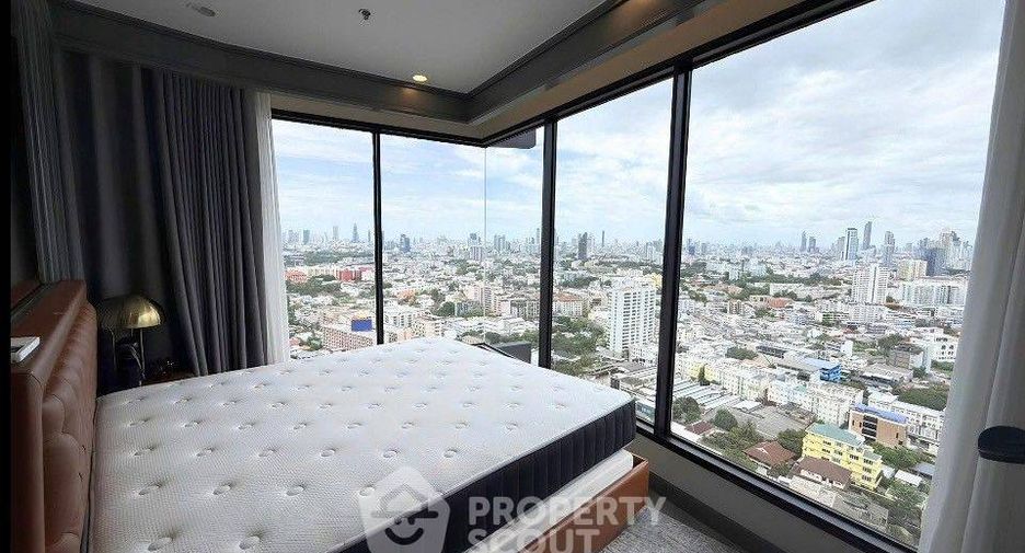 For rent 3 bedrooms condo in Khlong Toei, Bangkok
