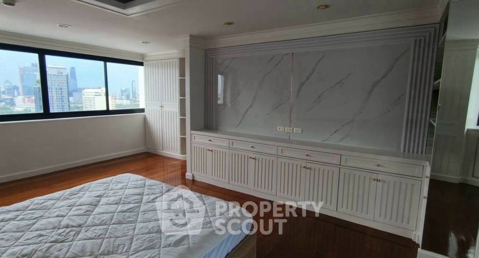 For rent 3 bedrooms condo in Khlong Toei, Bangkok