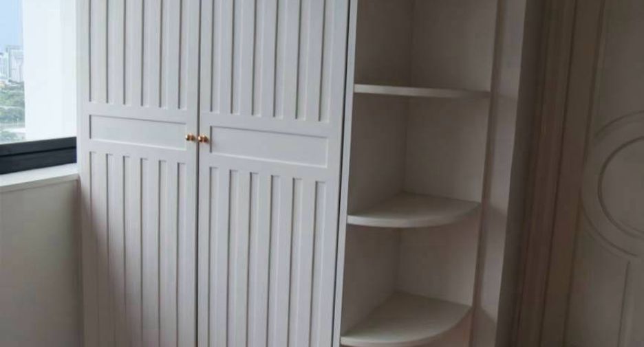 For rent 3 bedrooms condo in Khlong Toei, Bangkok