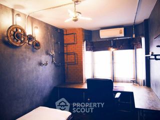 For rent 4 bedrooms townhouse in Phra Khanong, Bangkok