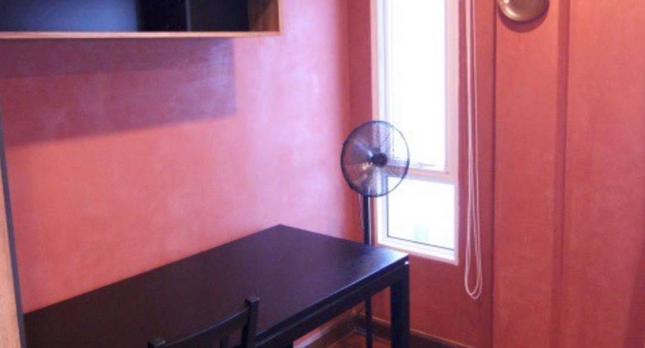 For rent 4 bedrooms townhouse in Phra Khanong, Bangkok