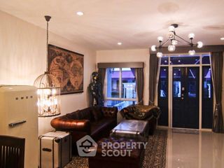 For rent 4 bedrooms townhouse in Phra Khanong, Bangkok