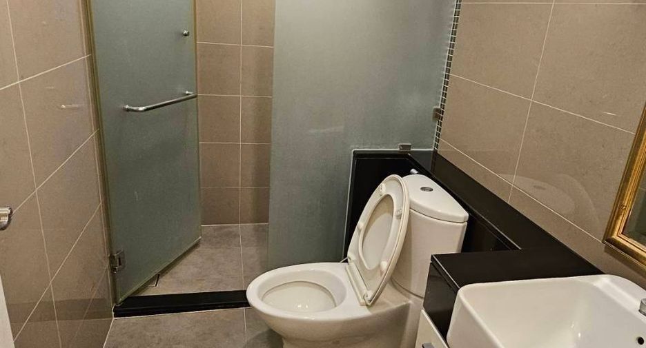 For rent 2 bedrooms condo in Huai Khwang, Bangkok