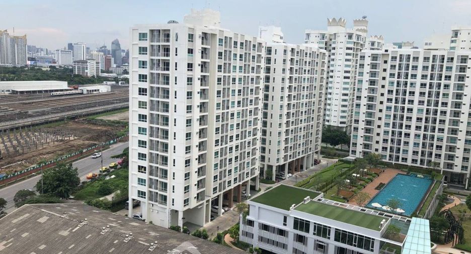 For rent 2 bedrooms condo in Huai Khwang, Bangkok