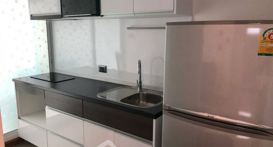 For rent 2 bedrooms condo in Huai Khwang, Bangkok