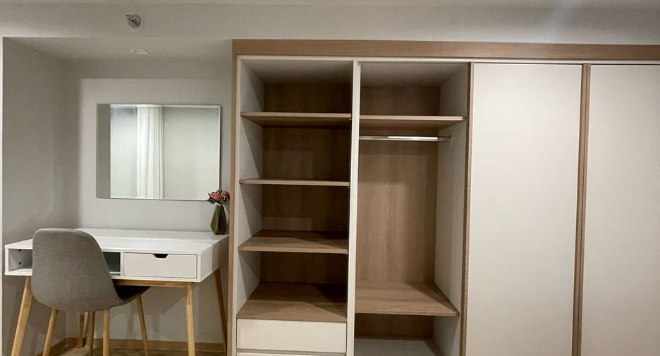 Wohnung zur Miete mit 1 Zimmer in Bang Rak, Bangkok